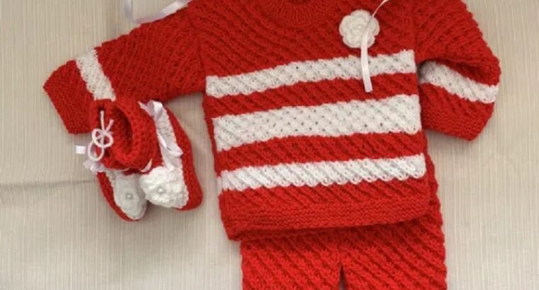 Vand – Costumase de bebe tricotate – Alba Iulia – 60 lei