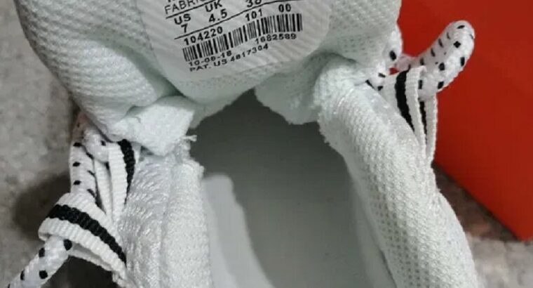 Harghita- Vând Nike Air Max 95 White/Black 220 lei