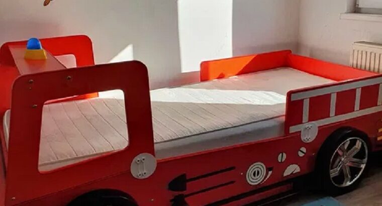 Hunedoara- Vând pat masinuta cu lumina 899 lei