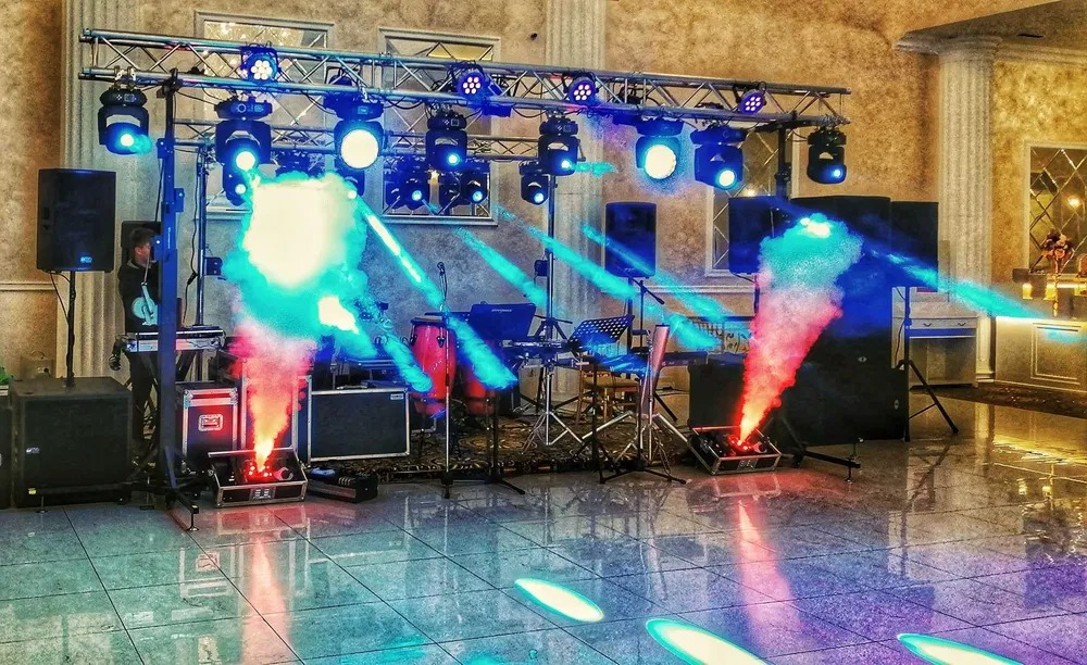 Cluj Napoca – Ofer servicii de DJ-FOTO-VIDEO-Sonorizari-Schela de lumini pentru nunta,botez,cununii