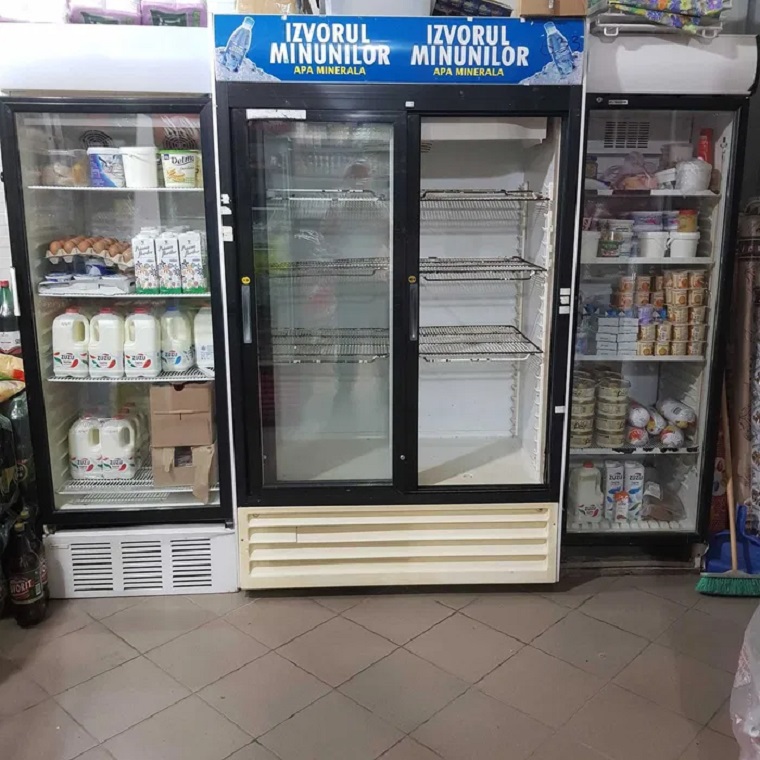 Mureș – Vând Vitrine frigorifice 2 990 lei