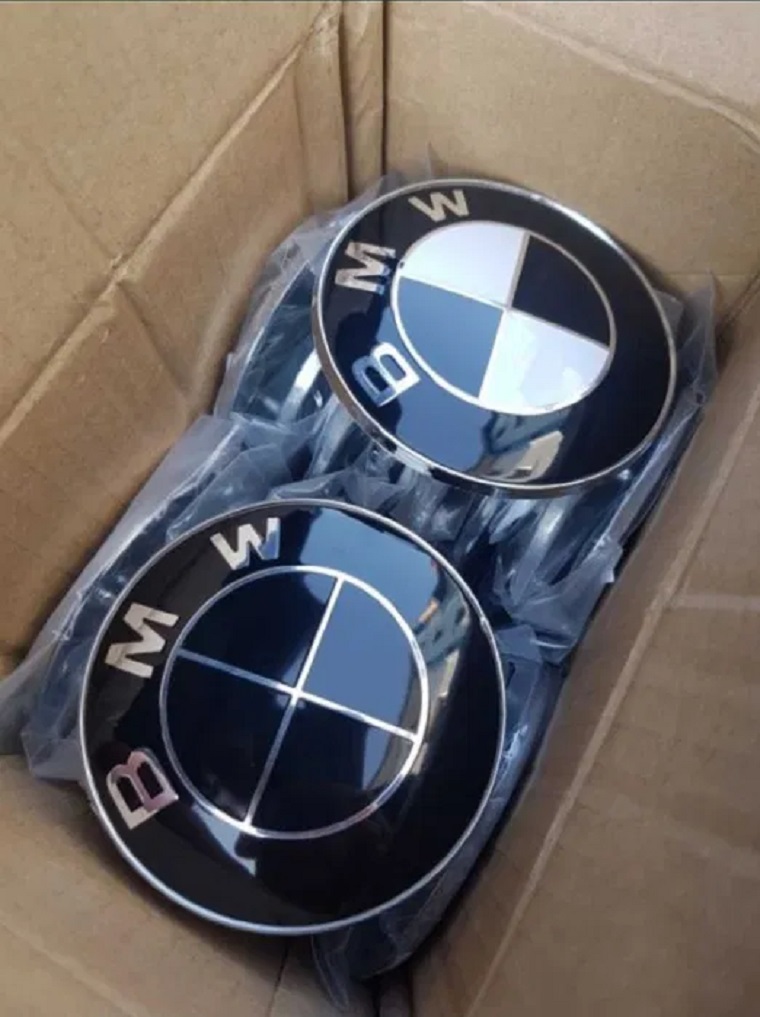 Bistrița- Vând Emblema BMW capota / portbagaj 82mm 74mm E39 E46 E60 E61 E90 E87 X3 X5 35 lei